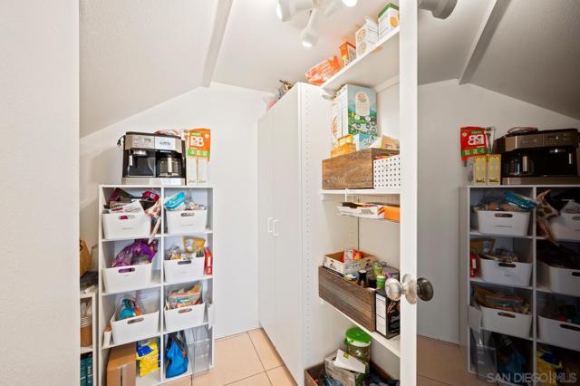 4048 Raffee Dr, San Diego CA: https://media.crmls.org/mediaz/5ea02b09-389f-4382-bc23-c021366259dd.jpg