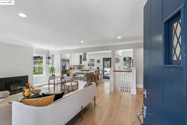 2847 Shasta Rd, Berkeley CA: https://media.crmls.org/mediaz/5ea08312-7e2a-48bd-98d8-c00c90bed381.jpg