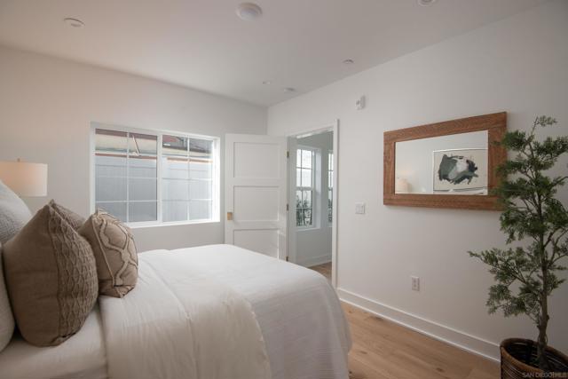 545 Orange Ave, Coronado CA: https://media.crmls.org/mediaz/5ea0a6f6-65e9-441e-869a-dd4aa4e41045.jpg