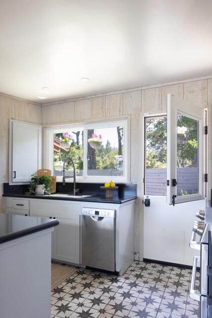 5165 Carmel Valley Road, Carmel CA: https://media.crmls.org/mediaz/5ea111c9-8192-4e5e-9ba9-e7060b785b5e.jpg