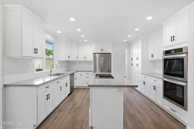 6945 Via Alba, Camarillo CA: https://media.crmls.org/mediaz/5ea11ef6-aaff-4acd-a018-f56a21beeab6.jpg