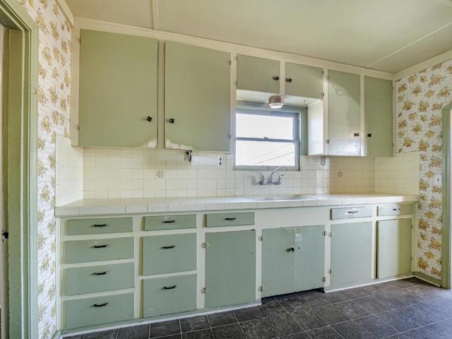 35 Sycamore Street, Watsonville CA: https://media.crmls.org/mediaz/5ea150d6-bb25-473b-b968-5f269da8753e.jpg