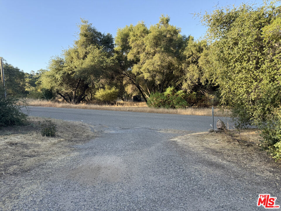 https://media.crmls.org/mediaz/5ea16ca7-5fc9-4bf8-b6b1-33ede92b9822.jpg?preset=X-Large