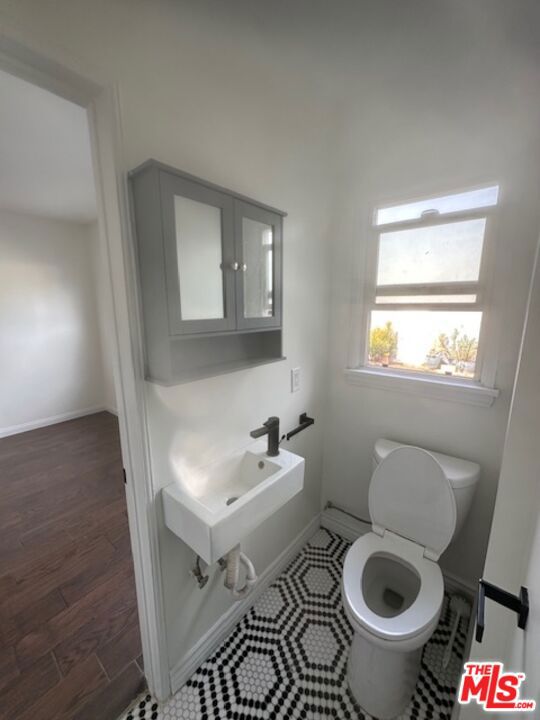https://media.crmls.org/mediaz/5ea2007e-0684-49c4-bb05-f6e66956e16c.jpg?preset=X-Large