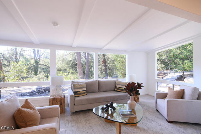 5245 Bubbling Well Lane, La Canada Flintridge CA: https://media.crmls.org/mediaz/5ea23239-cbdf-43cb-ad74-09148e0bfd83.jpg