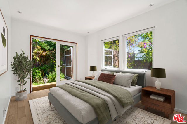 2425 Cloy Avenue, Venice CA: https://media.crmls.org/mediaz/5ea29213-040c-4048-ad8a-70089453c059.jpg