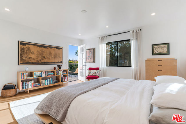 3850 Udell Court, Los Angeles CA: https://media.crmls.org/mediaz/5ea3639c-b4a7-4347-9675-4d629c5c480b.jpg