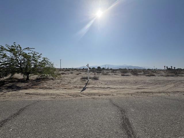 2715 Sea Garden Avenue, Thermal CA: https://media.crmls.org/mediaz/5ea3b2b4-34db-4e7e-9671-9da40d814eca.jpg