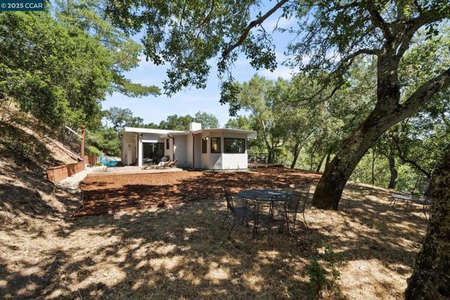 233 Melody Ln, Orinda CA: https://media.crmls.org/mediaz/5ea3e549-1ee6-43e0-9f26-bc47be85cf0e.jpg