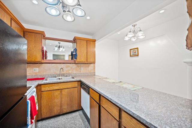 441 W Macarthur Boulevard, Oakland CA: https://media.crmls.org/mediaz/5ea41372-1ad4-4daa-b9e3-598f6d416264.jpg