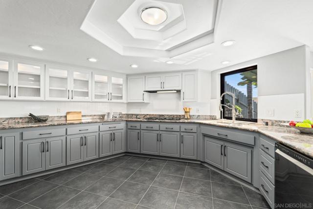 1695 Neale St, San Diego CA: https://media.crmls.org/mediaz/5ea43d96-d1fc-48dd-8604-617a74059bdc.jpg