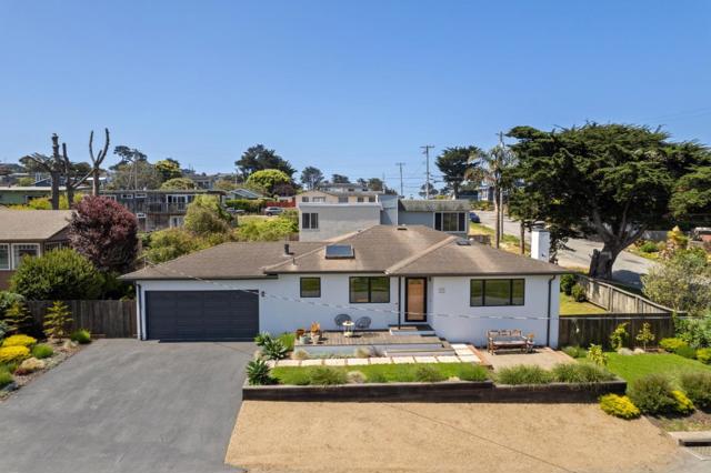 300 4th Street, Montara CA: https://media.crmls.org/mediaz/5ea450c3-1d02-4054-b614-934be1ecd85d.jpg
