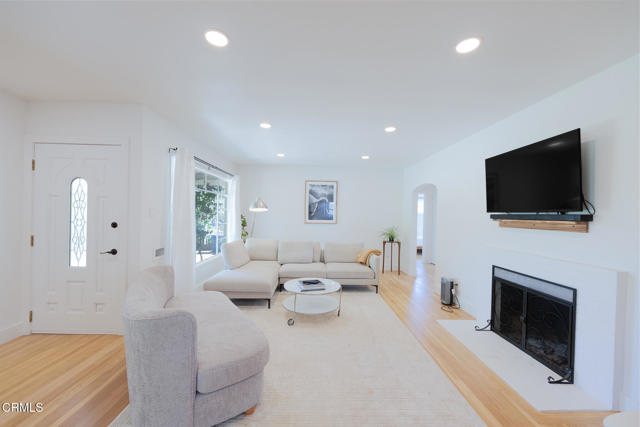 Detail Gallery Image 4 of 24 For 309 Agnus Dr, Ventura,  CA 93003 - 3 Beds | 2 Baths