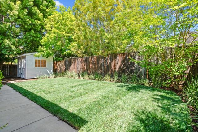 240 Marmona Drive, Menlo Park CA: https://media.crmls.org/mediaz/5ea498a5-06a9-421e-a330-47162a2db491.jpg