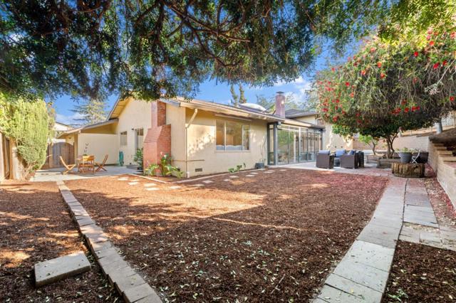 1425 Cedar Place, Los Altos CA: https://media.crmls.org/mediaz/5ea4cbbb-de64-4f00-88b3-25a1670999ea.jpg