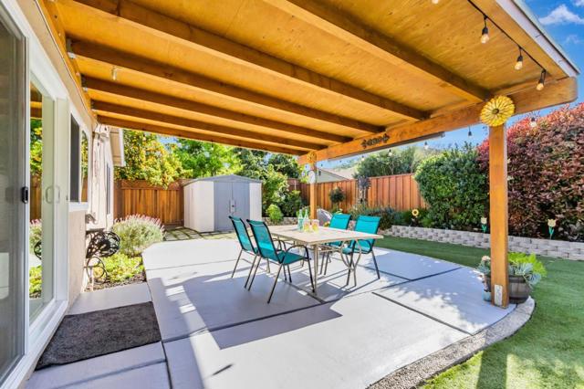 305 Vineyard Drive, San Jose CA: https://media.crmls.org/mediaz/5ea52153-0b3c-4e8c-847a-725a84156f7c.jpg