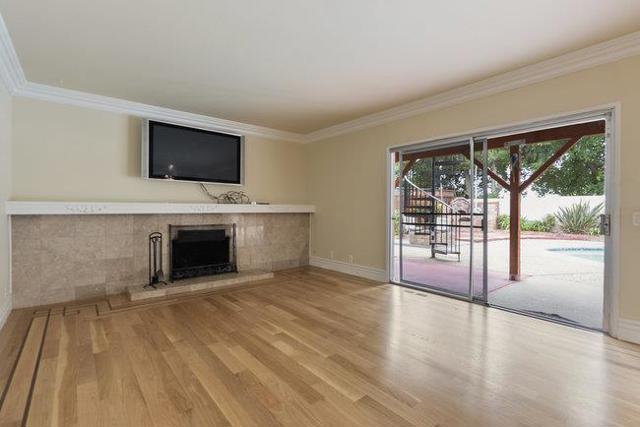 890 Greenwich Drive, Gilroy CA: https://media.crmls.org/mediaz/5ea580a5-8be2-425b-90a9-bd542bb0685f.jpg
