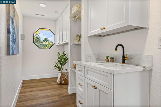 9822 Doyle Ct, Stockton CA: https://media.crmls.org/mediaz/5ea60e76-70a1-46e6-be1a-cb9536b0241b.jpg