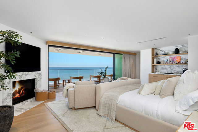 24818 Malibu Road, Malibu CA: https://media.crmls.org/mediaz/5ea6237e-598f-4c1c-bae8-8213744ef4b2.jpg