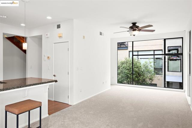 121 City Limits Cir, Emeryville CA: https://media.crmls.org/mediaz/5ea63c61-a2ab-40a5-8d36-817a9a6f360f.jpg