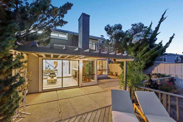 1 Spinnaker Place, Redwood City CA: https://media.crmls.org/mediaz/5ea68952-99ad-4511-80c7-c77119ad97e8.jpg
