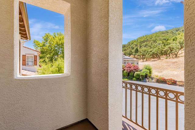 2892 Birkdale Court, Gilroy CA: https://media.crmls.org/mediaz/5ea6aff8-a5c3-42da-a5dc-fe760fb2b8cb.jpg