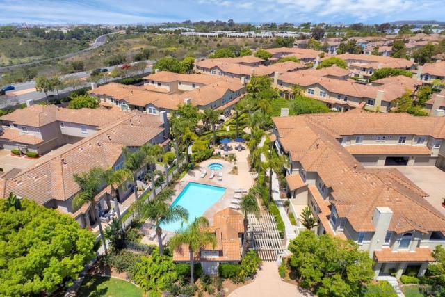 6342 Citracado Cir, Carlsbad CA: https://media.crmls.org/mediaz/5ea76585-77cf-4fb9-b3cc-4013a1e523d6.jpg