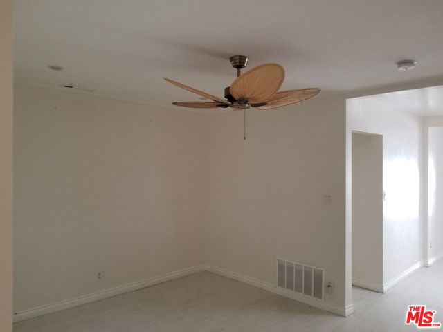 11059 CALIFA Street photo 7