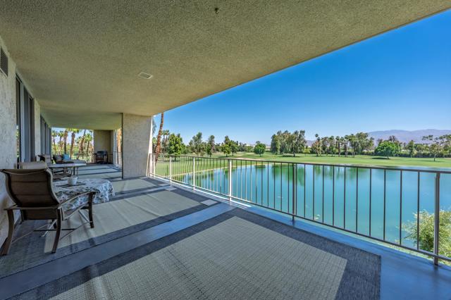 900 Island Drive, Rancho Mirage CA: https://media.crmls.org/mediaz/5ea7b004-9b42-4a3f-bd04-377958d03092.jpg