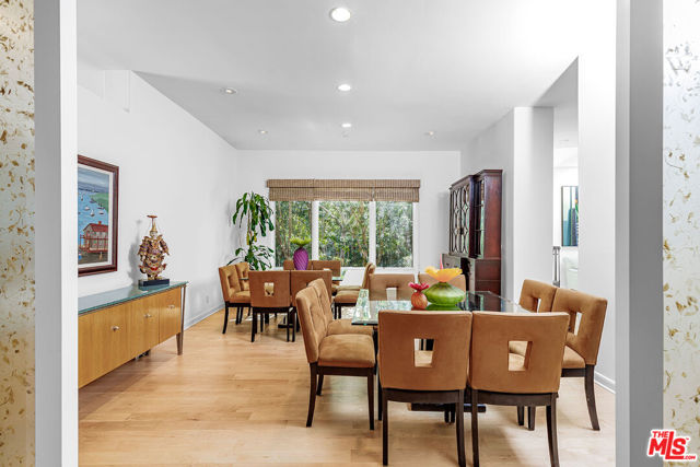 222 Avondale Avenue, Los Angeles CA: https://media.crmls.org/mediaz/5ea7e6d6-a43d-49c8-9abe-b2cd1ef0beb6.jpg