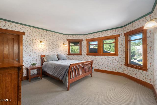 1327 S Oak Knoll Avenue, Pasadena CA: https://media.crmls.org/mediaz/5ea832ab-73d1-4d69-8cd1-bd32ccd56973.jpg