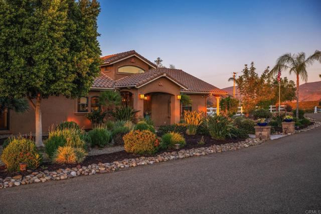 15636 Sage Hill Drive, Ramona CA: https://media.crmls.org/mediaz/5ea84f13-798f-4162-9206-1ef273ccdc6a.jpg