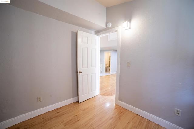 3517 Allendale Ave, Oakland CA: https://media.crmls.org/mediaz/5ea97e7e-e34d-4375-a24f-55d33016083d.jpg