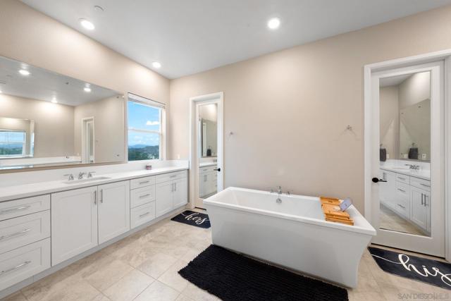 21992 Wilgen Rd, Escondido CA: https://media.crmls.org/mediaz/5ea9caa6-e23b-4855-ab12-d513057e9080.jpg