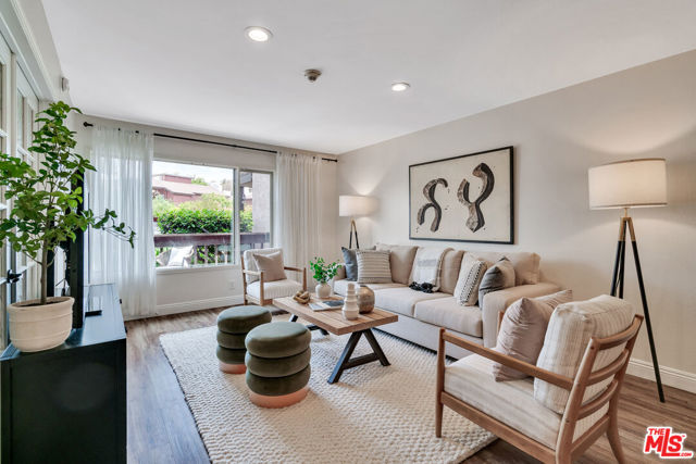 4939 Maytime Lane, Culver City CA: https://media.crmls.org/mediaz/5ea9d243-7fbe-4821-b39f-2de8f5dd3a4e.jpg