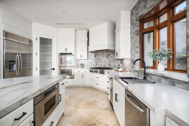 238 Date Ave, Carlsbad CA: https://media.crmls.org/mediaz/5ea9fa90-294d-429d-9241-cc8fb6d63f7e.jpg