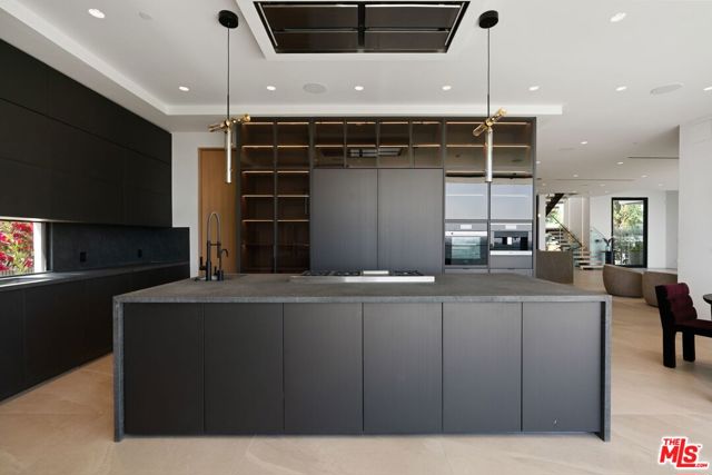 2180 Stradella Road, Los Angeles CA: https://media.crmls.org/mediaz/5eaa3ae1-05da-4c5e-92db-dd3735b2cabf.jpg