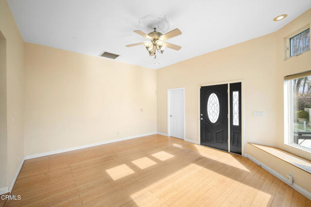 4917 Angeles Crest Highway, La Canada Flintridge CA: https://media.crmls.org/mediaz/5eaa4a80-3971-494e-a6ab-d550f76717eb.jpg
