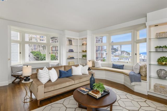 850 POWELL STREET, San Francisco CA: https://media.crmls.org/mediaz/5eaa84ad-743a-4373-aa3d-df10b12b1e42.jpg