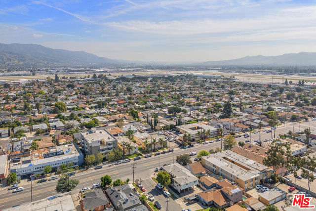 7442 Vineland Avenue, Sun Valley CA: https://media.crmls.org/mediaz/5eaab832-d943-45b0-9112-56de517d526d.jpg