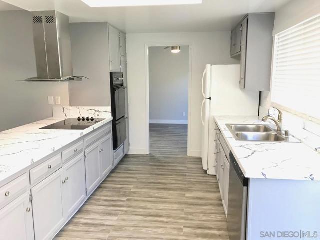 5091 Park Rim Dr, San Diego CA: https://media.crmls.org/mediaz/5eaace14-3552-4812-9e0c-ec4ffc4ab2df.jpg