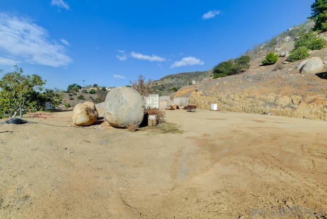 496 Camino Calafia, San Marcos CA: https://media.crmls.org/mediaz/5eaad0fb-1d65-417e-9445-e445330bbcc0.jpg