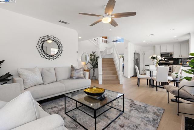 1387 Meadow Ct, Livermore CA: https://media.crmls.org/mediaz/5eaae511-6952-4087-9809-6735e3e87b26.jpg