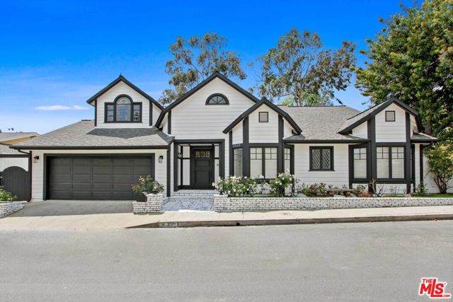 3553 Cody Road, Sherman Oaks CA: https://media.crmls.org/mediaz/5eab111f-7a40-4ea1-b6d0-787a1880f6fd.jpg