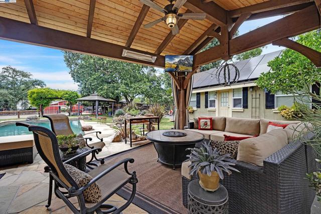 6745 Alisal St, Pleasanton CA: https://media.crmls.org/mediaz/5eab4d85-b21b-49e7-8e5d-19585827a919.jpg