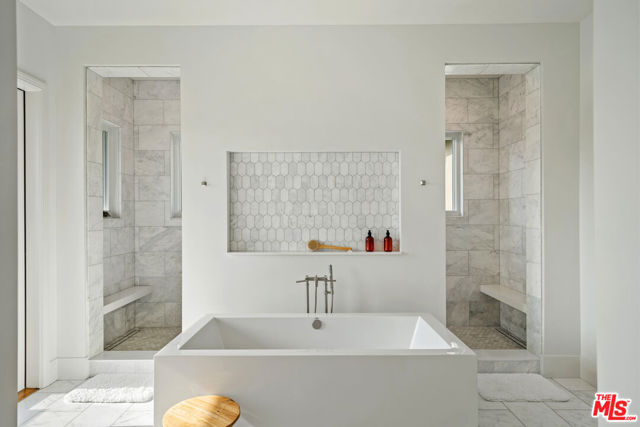 26767 Mulholland Highway, Calabasas CA: https://media.crmls.org/mediaz/5eab6e66-53c2-4cd8-a2af-e345678b6c70.jpg