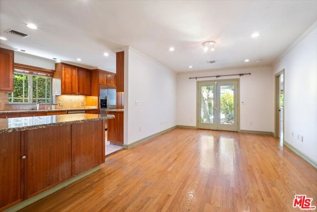 4385 Camellia Avenue, Studio City CA: https://media.crmls.org/mediaz/5eab935d-1f2a-4bbe-9431-cd2aefb29aa2.jpg