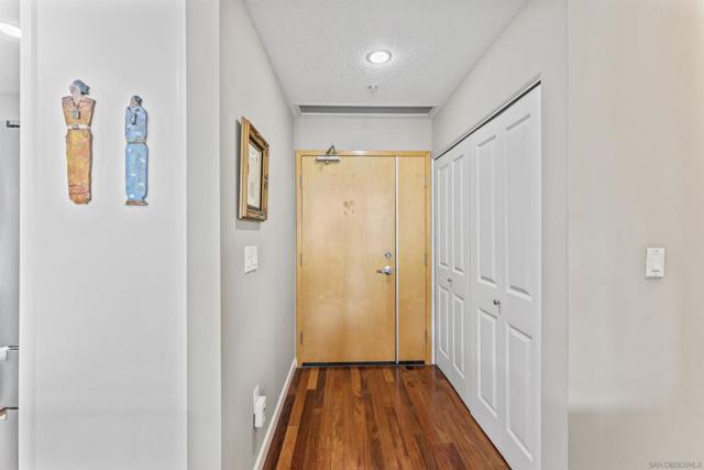 850 Beech Street, San Diego CA: https://media.crmls.org/mediaz/5eab9458-df08-4b36-a2ac-179bc51a060e.jpg