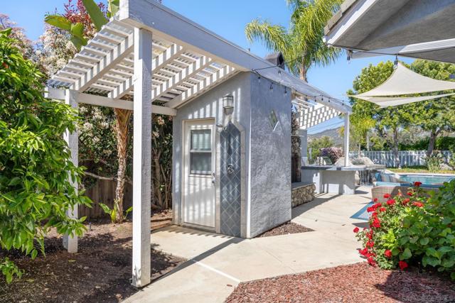 16334 Woodson View Rd, Poway CA: https://media.crmls.org/mediaz/5eabb17d-abe4-4854-99be-474fc5be6530.jpg