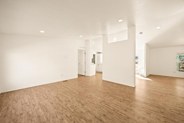 62851 Aberdeen Drive, Joshua Tree CA: https://media.crmls.org/mediaz/5eac0f36-2a56-4879-9528-d9e09c9b0122.jpg